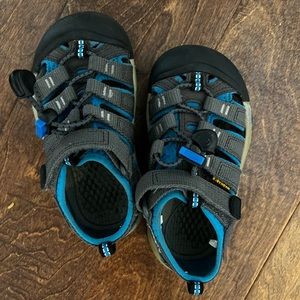 Like - new toddler sandals